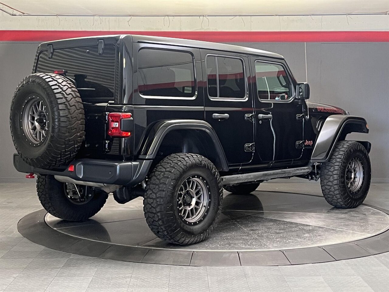 2019 Jeep Wrangler Unlimited Rubicon  Lifted with Fox Performance Shocks - Photo 19 - Victorville, CA 92392