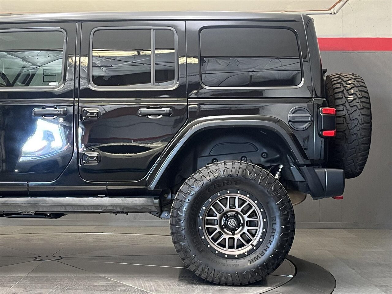2019 Jeep Wrangler Unlimited Rubicon  Lifted with Fox Performance Shocks - Photo 16 - Victorville, CA 92392