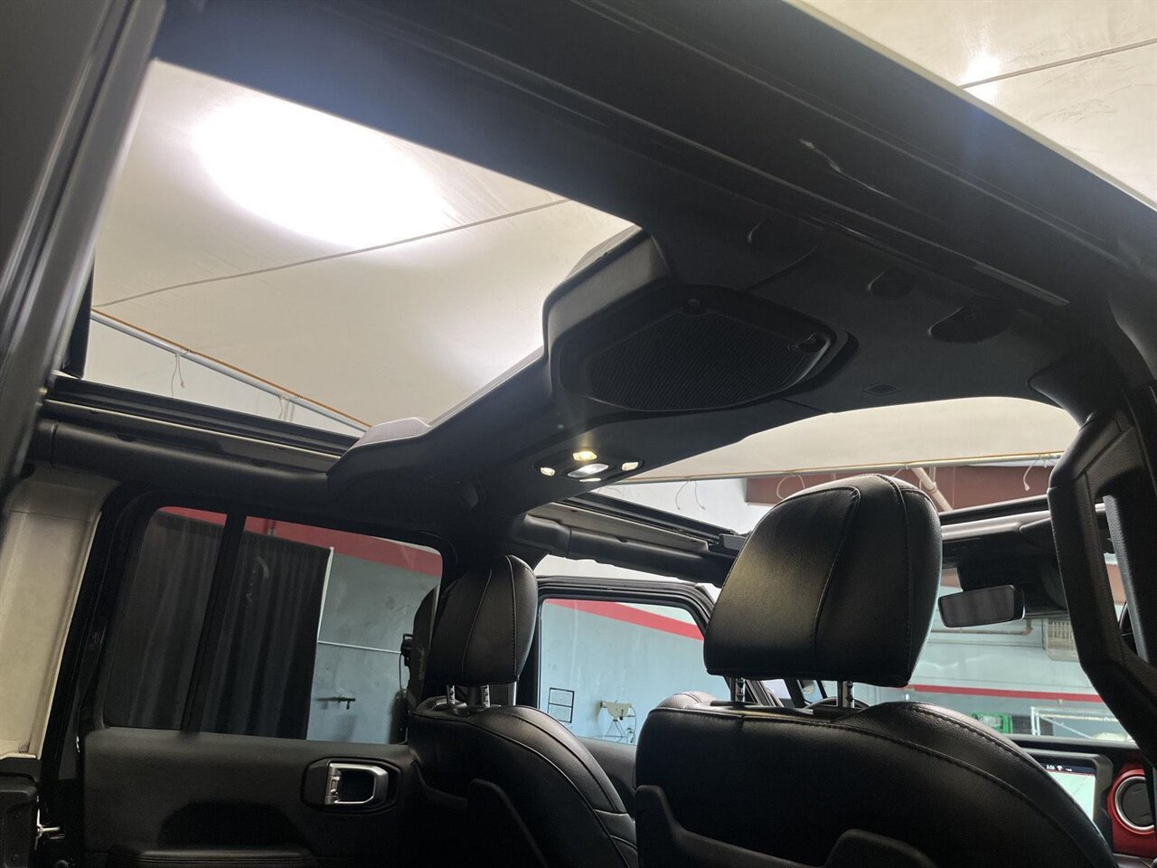 2019 Jeep Wrangler Unlimited Rubicon  Lifted with Fox Performance Shocks - Photo 33 - Victorville, CA 92392