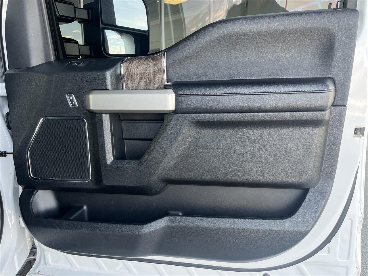 2019 Ford F-250 Super Duty lariat - Photo 28 - Victorville, CA 92392