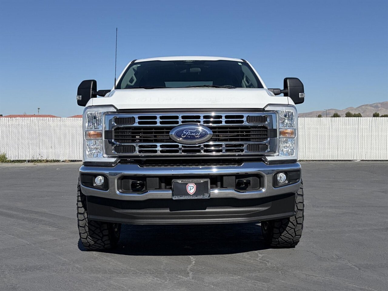 2024 Ford F-250 Super Duty XLT   - Photo 2 - Victorville, CA 92392