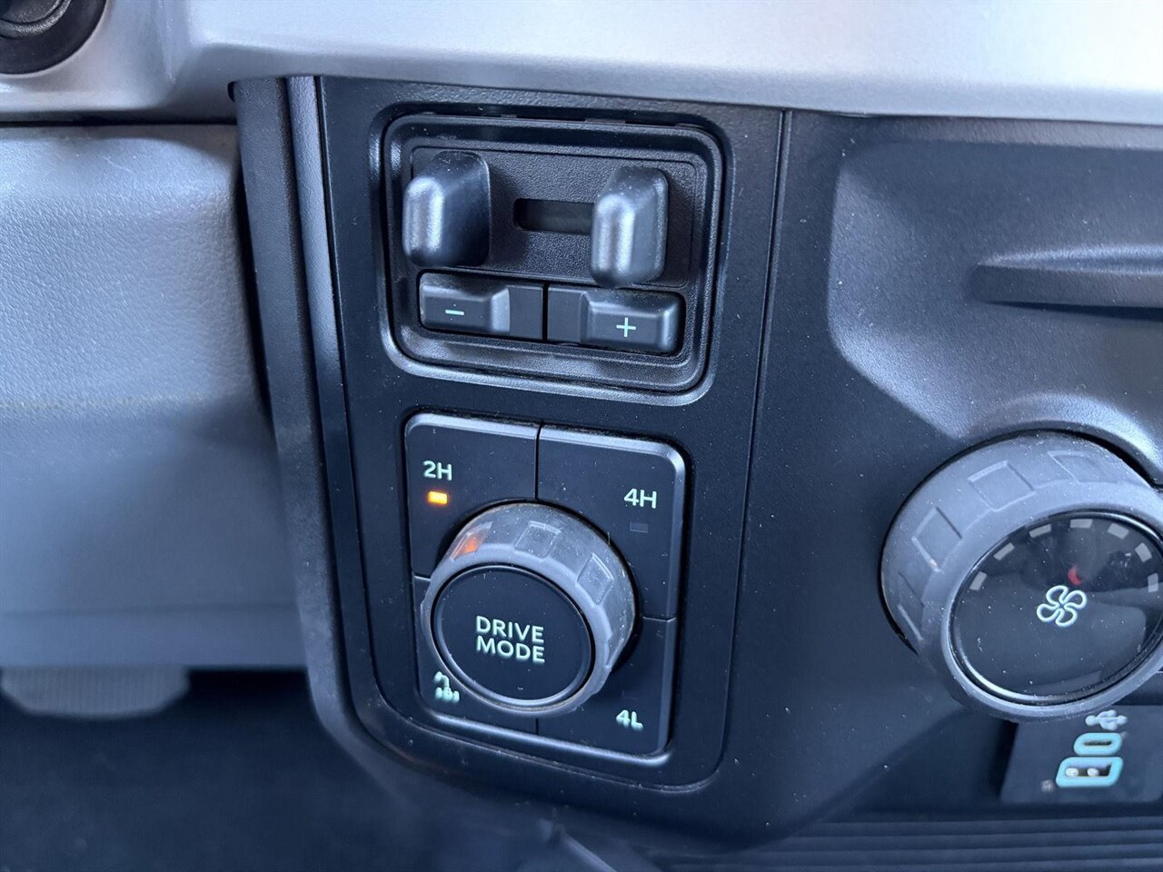 2024 Ford F-250 Super Duty XLT   - Photo 16 - Victorville, CA 92392