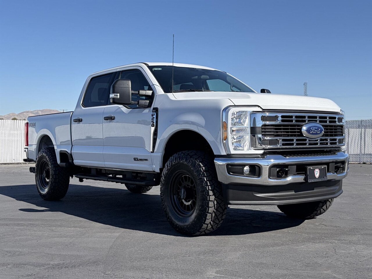 2024 Ford F-250 Super Duty XLT   - Photo 3 - Victorville, CA 92392