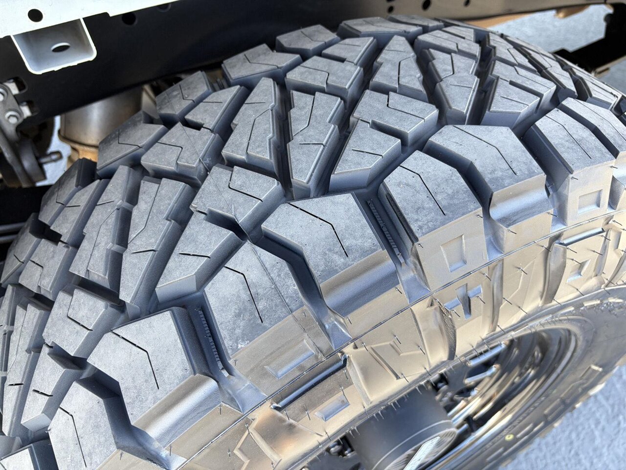 2024 Ford F-250 Super Duty XLT   - Photo 6 - Victorville, CA 92392