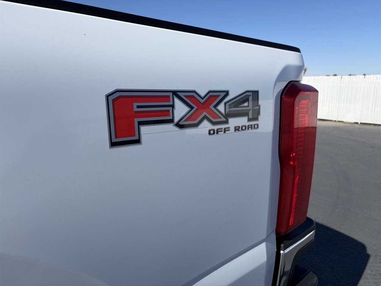 2024 Ford F-250 Super Duty XLT   - Photo 10 - Victorville, CA 92392