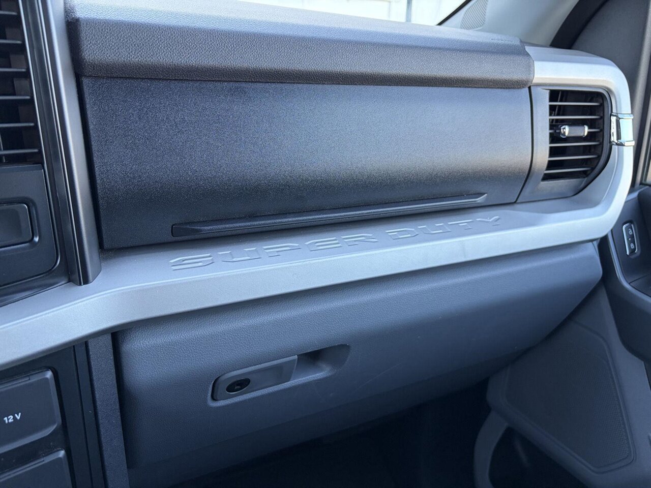 2024 Ford F-250 Super Duty XLT   - Photo 20 - Victorville, CA 92392