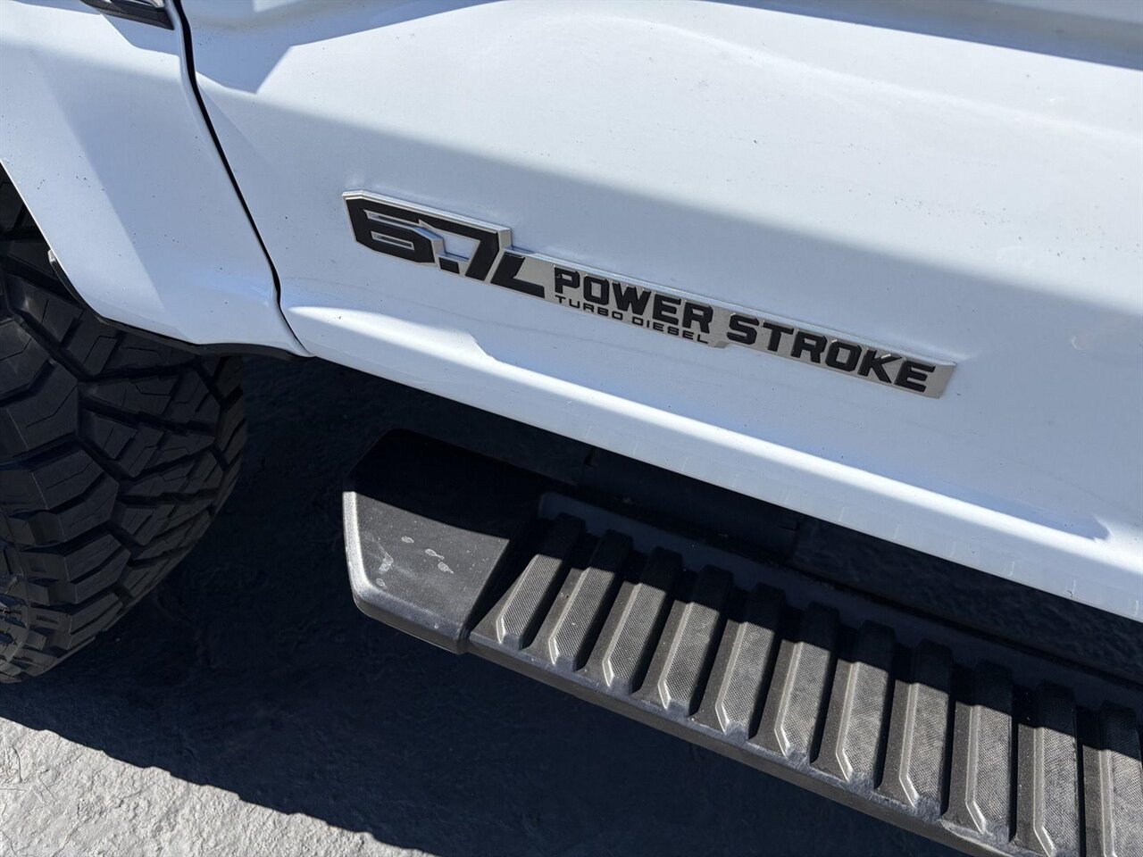 2024 Ford F-250 Super Duty XLT   - Photo 9 - Victorville, CA 92392