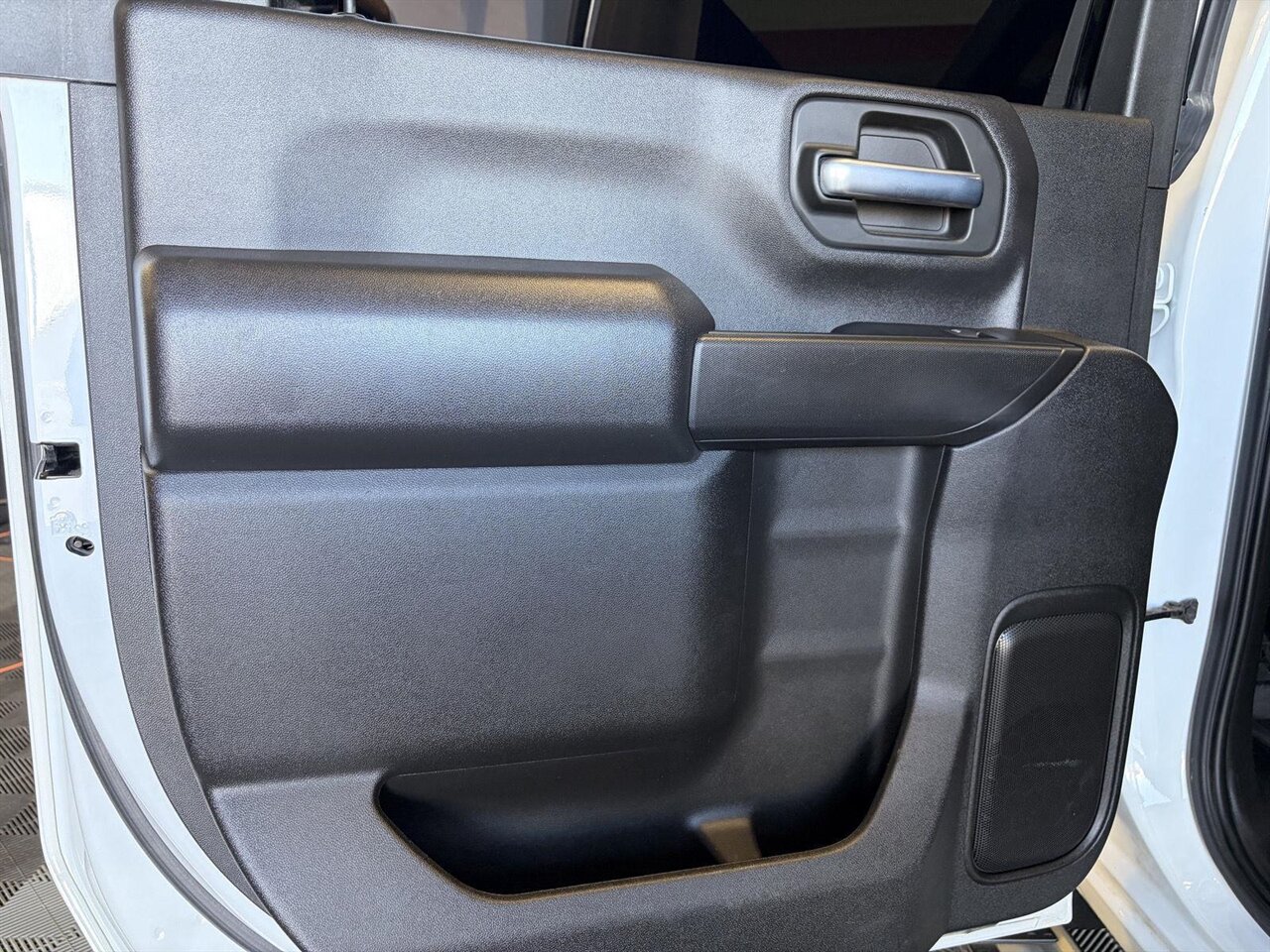2023 Chevrolet Silverado 2500HD LT - Photo 18 - Victorville, CA 92392