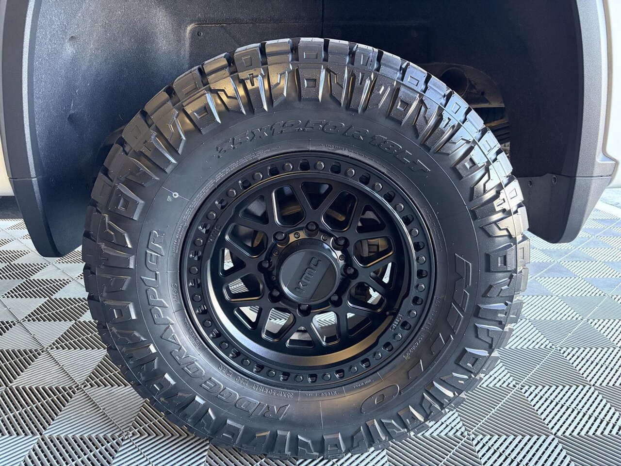 2023 Chevrolet Silverado 2500HD LT - Photo 11 - Victorville, CA 92392