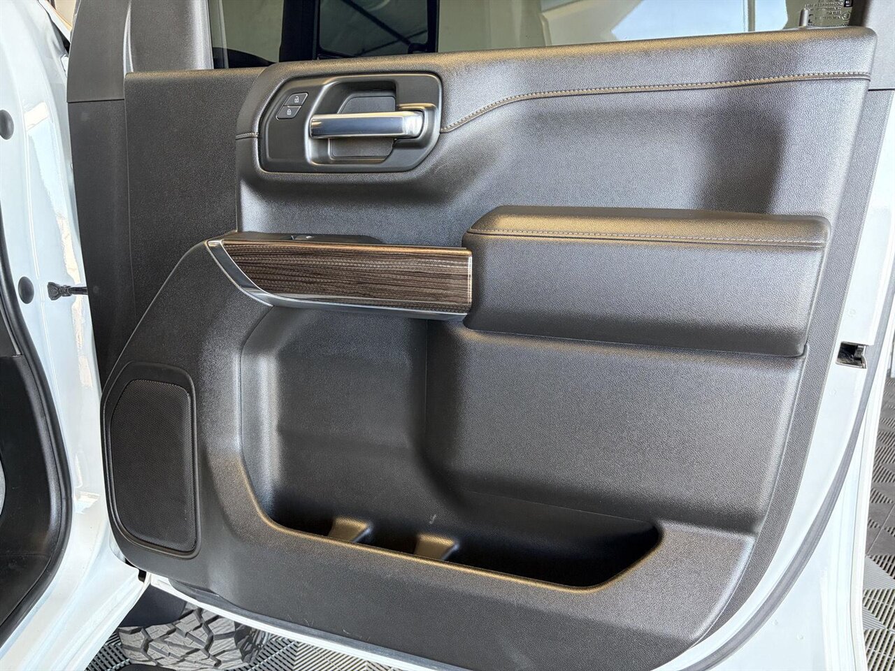 2023 Chevrolet Silverado 2500HD LT - Photo 21 - Victorville, CA 92392