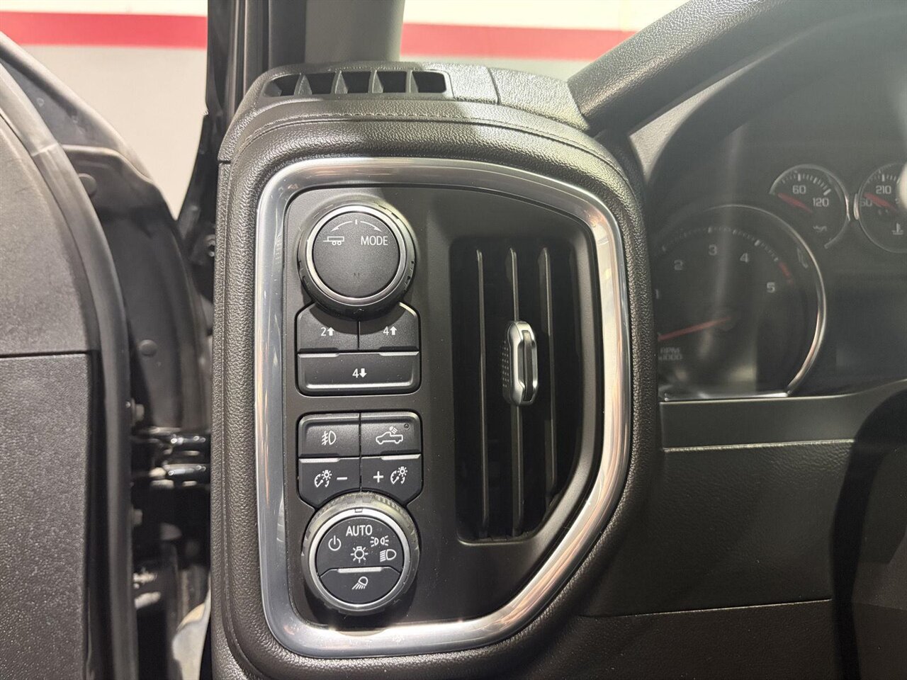 2020 Chevrolet Silverado 2500HD LT   - Photo 17 - Victorville, CA 92392