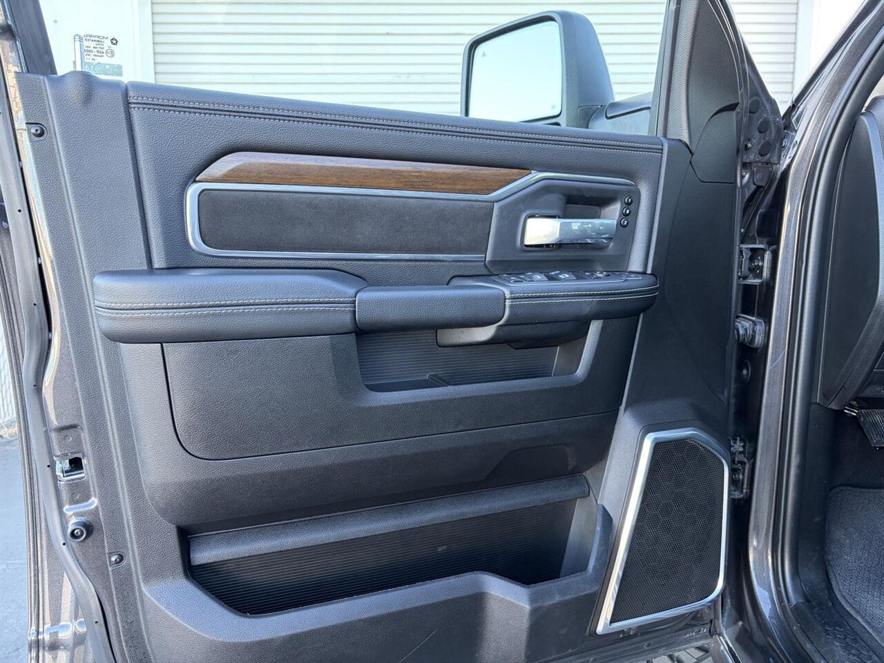 2024 RAM 2500 Laramie - Photo 14 - Victorville, CA 92392