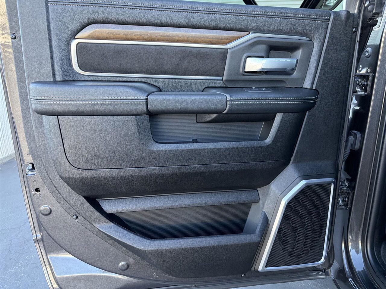 2024 RAM 2500 Laramie - Photo 22 - Victorville, CA 92392