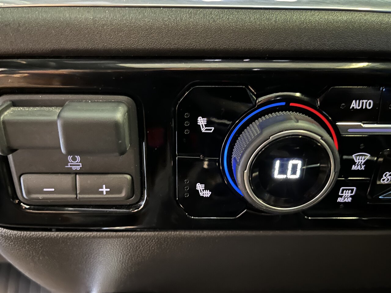 2024 Chevrolet Silverado 1500 LT Trail Boss 6.2 V8 - Sunroof - Photo 18 - Victorville, CA 92392