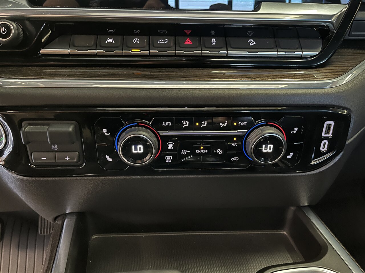 2024 Chevrolet Silverado 1500 LT Trail Boss 6.2 V8 - Sunroof - Photo 17 - Victorville, CA 92392