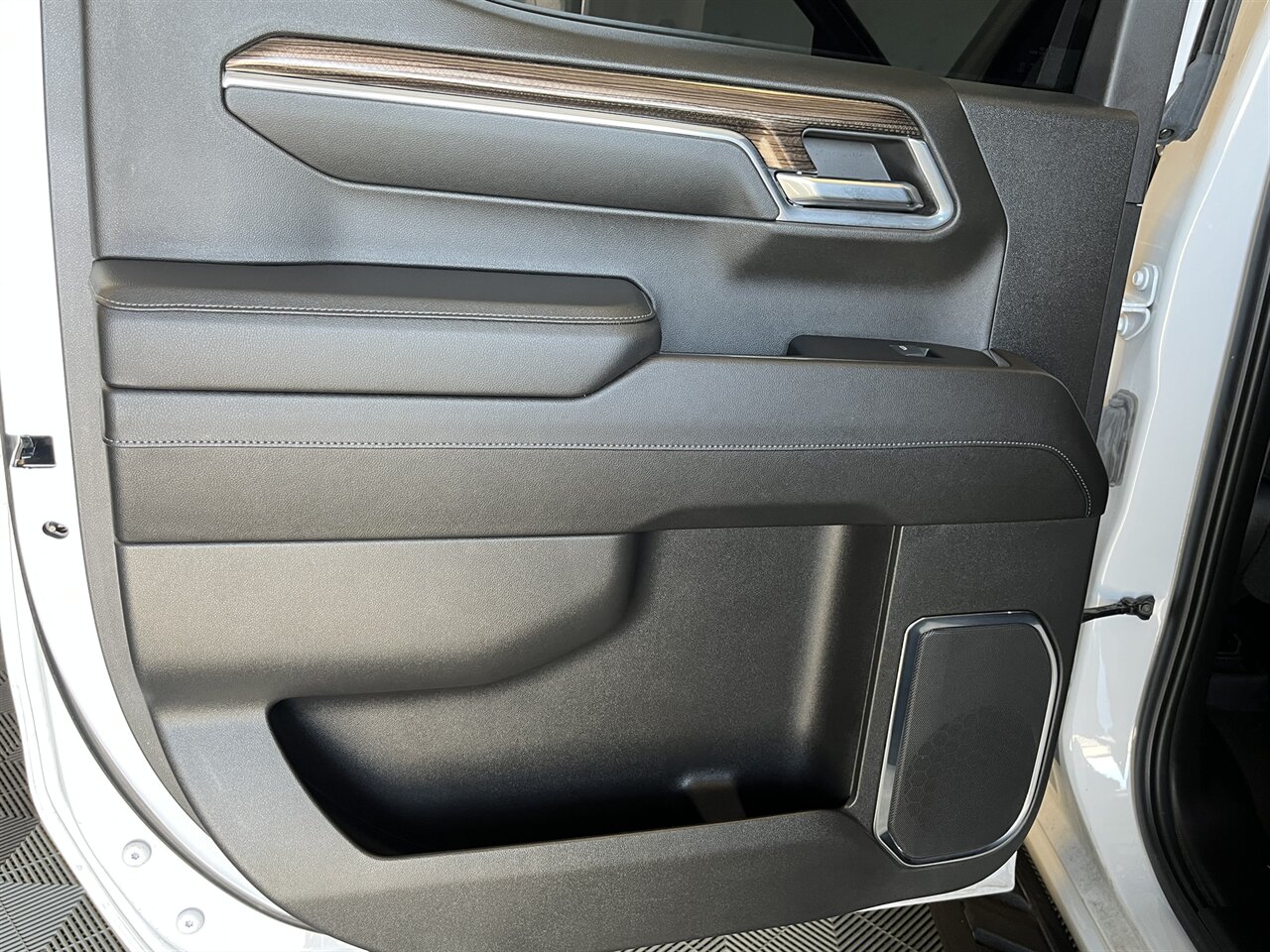 2024 Chevrolet Silverado 1500 LT Trail Boss 6.2 V8 - Sunroof - Photo 28 - Victorville, CA 92392