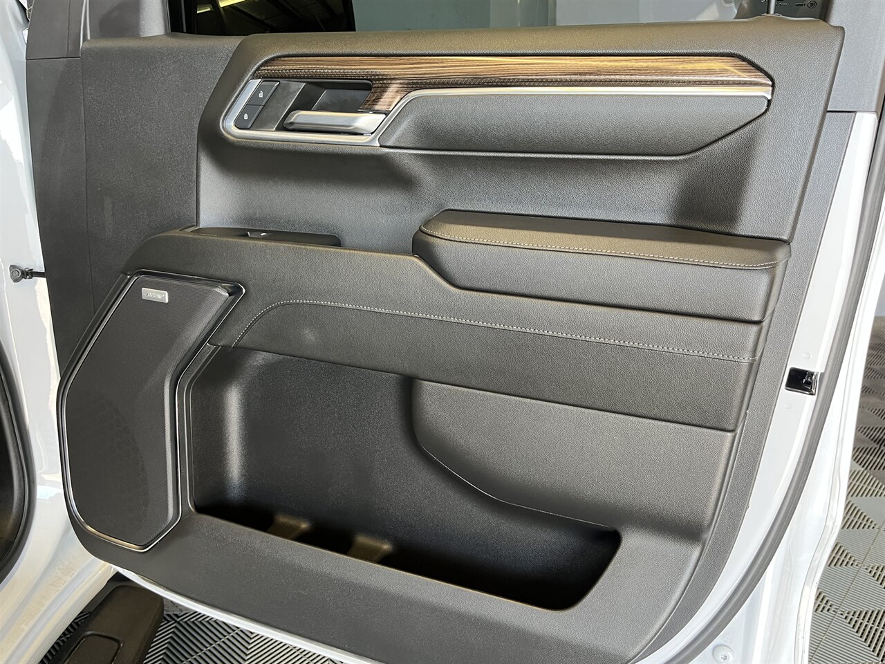 2024 Chevrolet Silverado 1500 LT Trail Boss 6.2 V8 - Sunroof - Photo 29 - Victorville, CA 92392