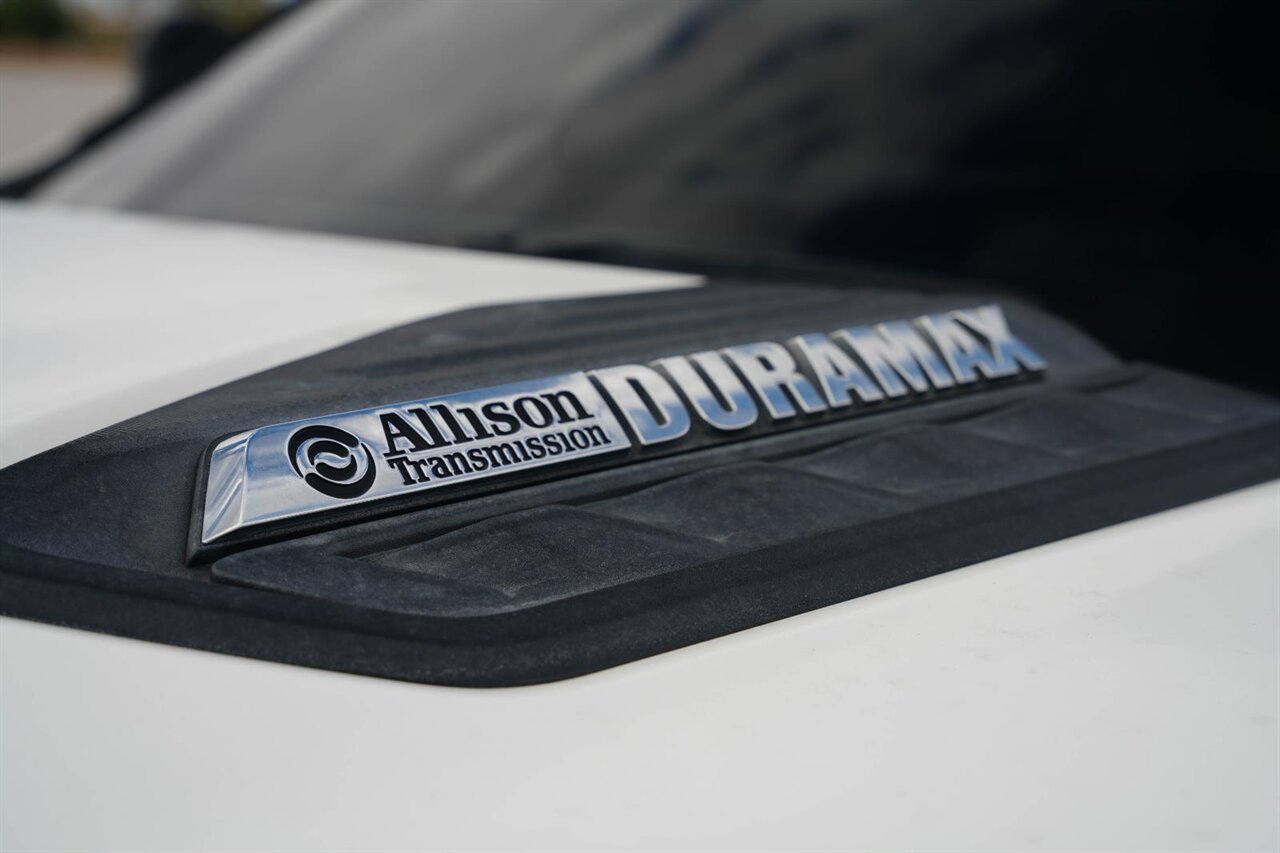 2023 Chevrolet Silverado 2500HD LT   - Photo 4 - Victorville, CA 92392