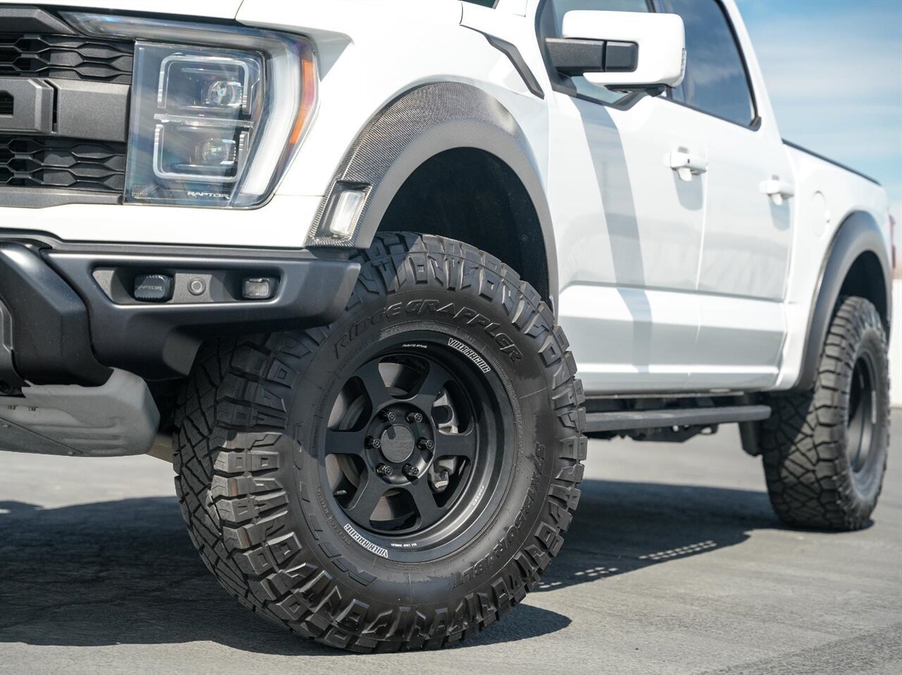 2022 Ford F-150 Raptor Custom Wheels 37 " Tires / Carbon Fiber Wheel Flairs / PPF - Photo 4 - Victorville, CA 92392