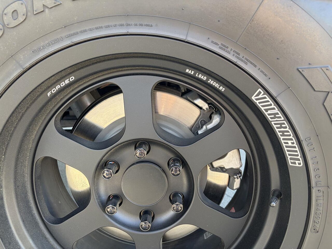 2022 Ford F-150 Raptor Custom Wheels 37 " Tires / Carbon Fiber Wheel Flairs / PPF - Photo 45 - Victorville, CA 92392