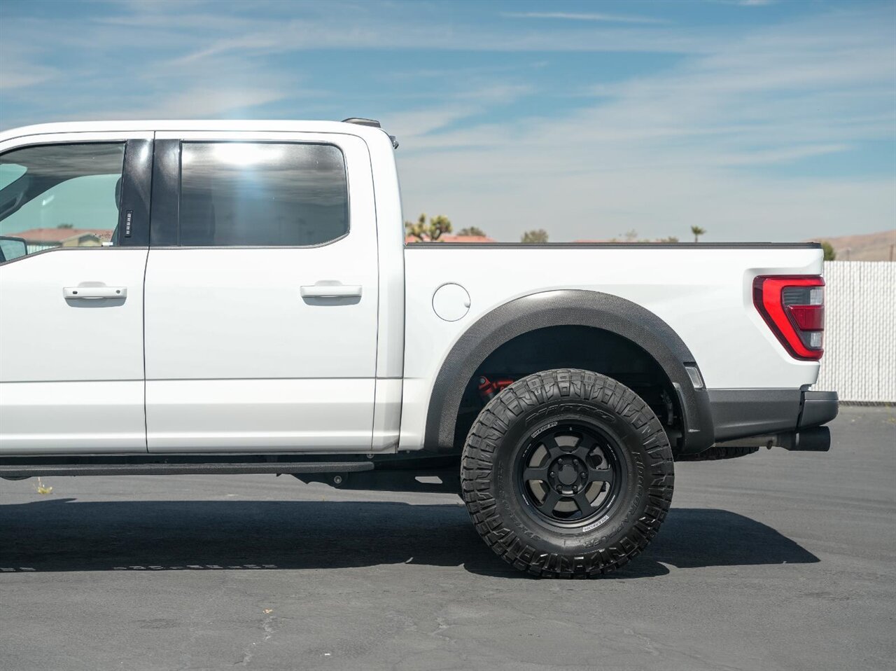 2022 Ford F-150 Raptor Custom Wheels 37 " Tires / Carbon Fiber Wheel Flairs / PPF - Photo 14 - Victorville, CA 92392