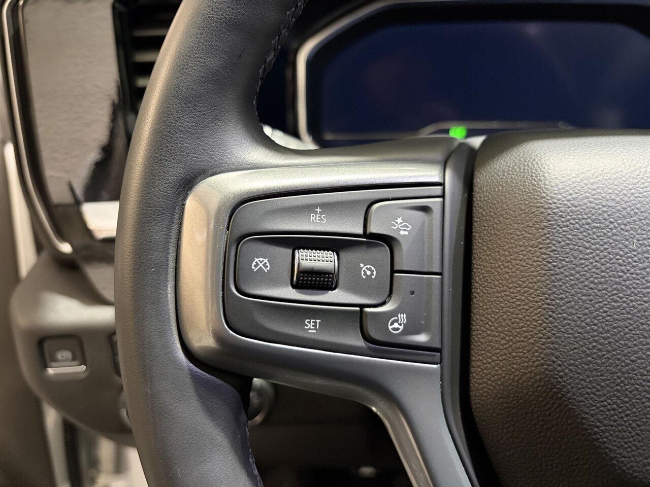 2024 Chevrolet Silverado 2500HD LTZ Level Kit - Method Wheels - Nitto Tires - Photo 19 - Victorville, CA 92392