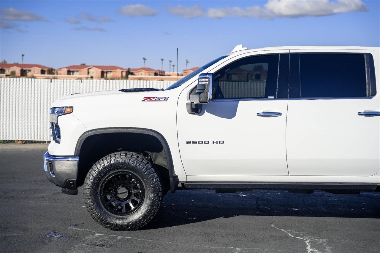 2024 Chevrolet Silverado 2500HD LTZ Level Kit - Method Wheels - Nitto Tires - Photo 6 - Victorville, CA 92392