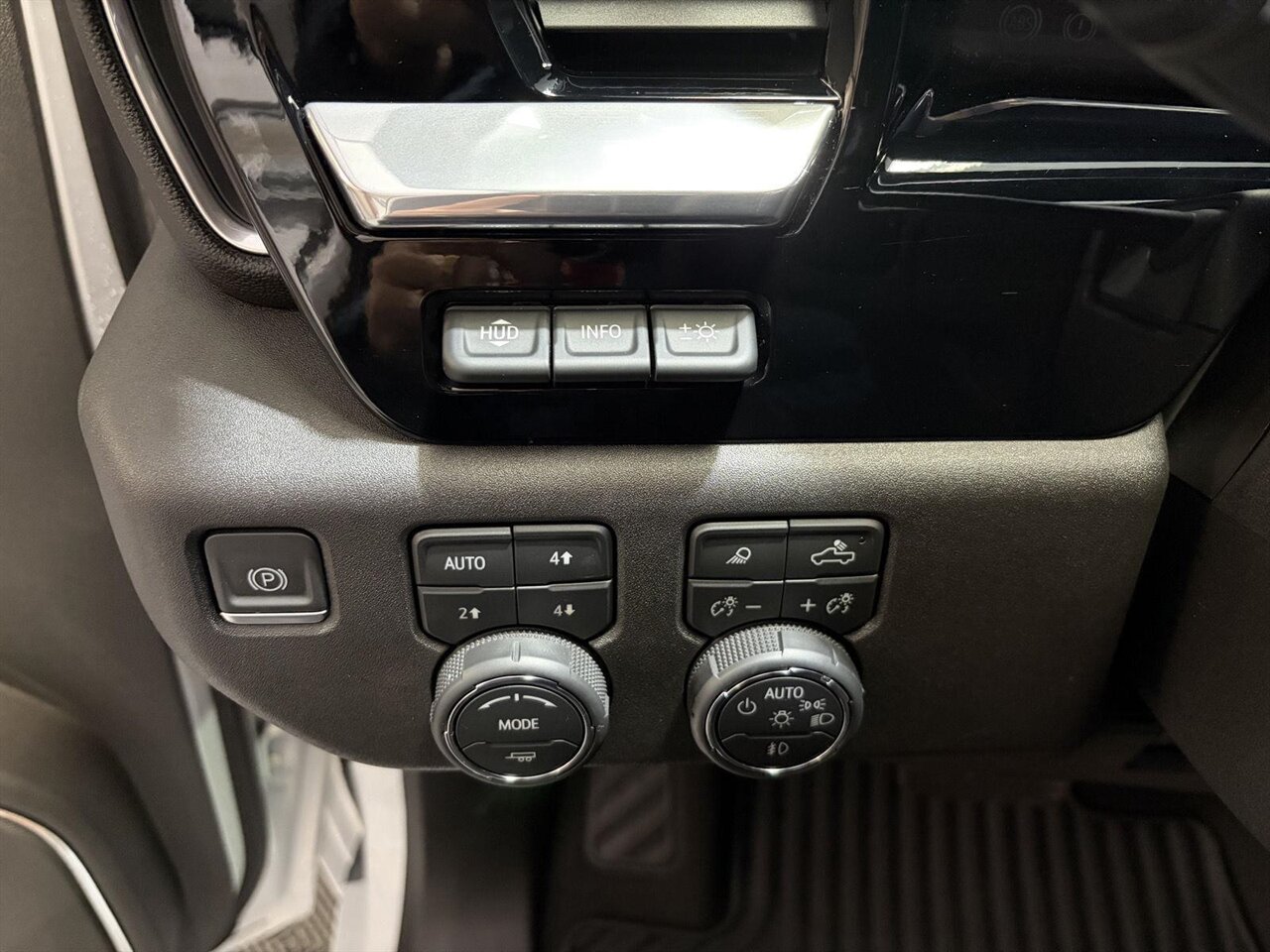 2024 Chevrolet Silverado 2500HD LTZ - Photo 18 - Victorville, CA 92392