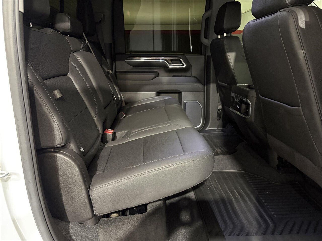 2024 Chevrolet Silverado 2500HD LTZ Level Kit - Method Wheels - Nitto Tires - Photo 32 - Victorville, CA 92392