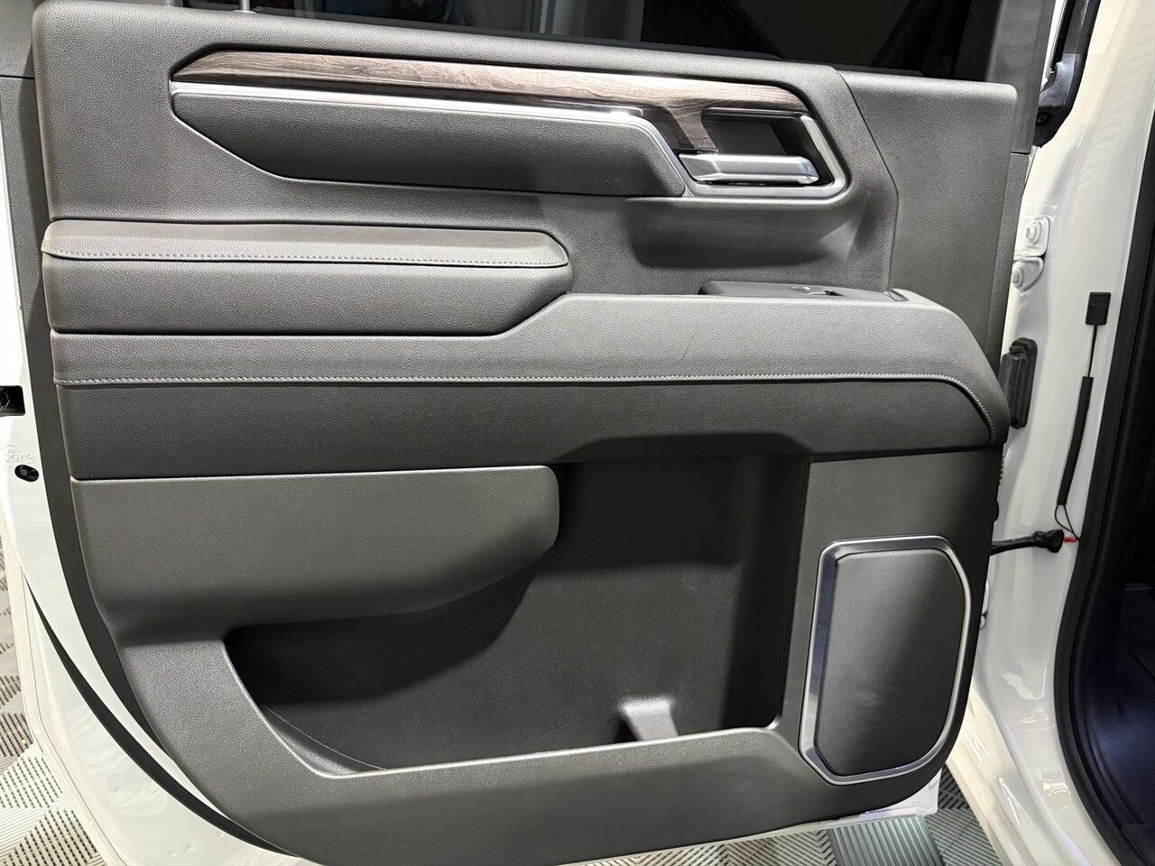 2024 Chevrolet Silverado 2500HD LTZ - Photo 24 - Victorville, CA 92392