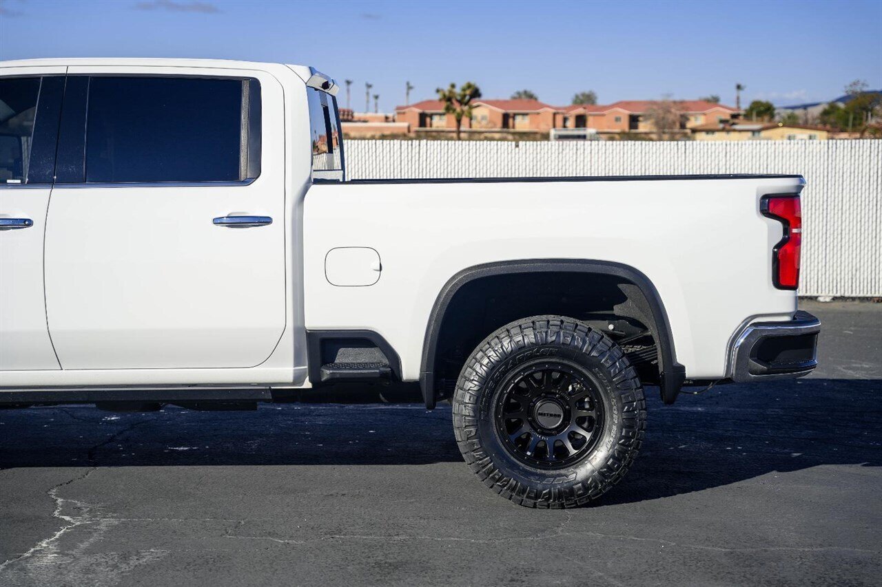 2024 Chevrolet Silverado 2500HD LTZ Level Kit - Method Wheels - Nitto Tires - Photo 7 - Victorville, CA 92392