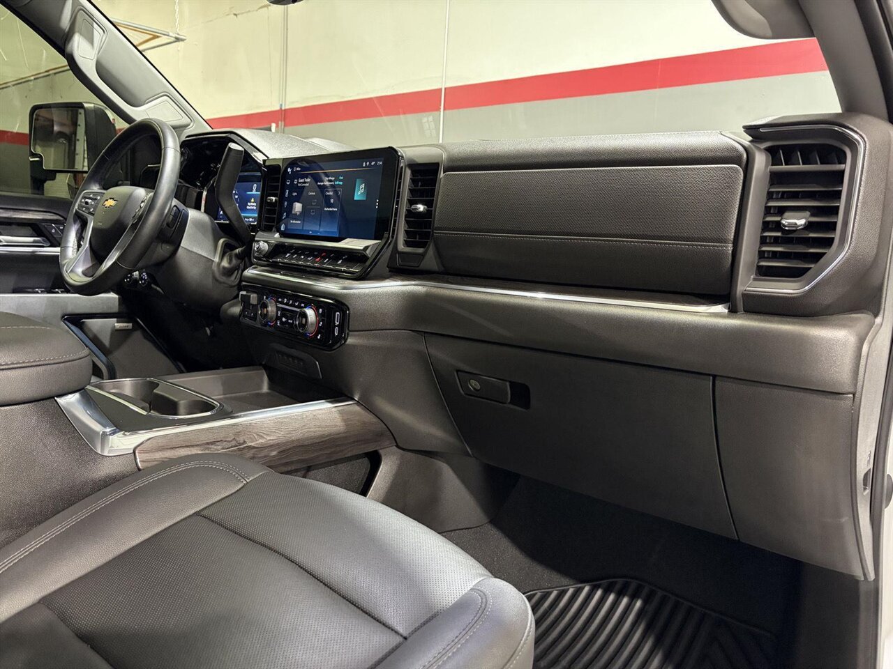 2024 Chevrolet Silverado 2500HD LTZ - Photo 30 - Victorville, CA 92392