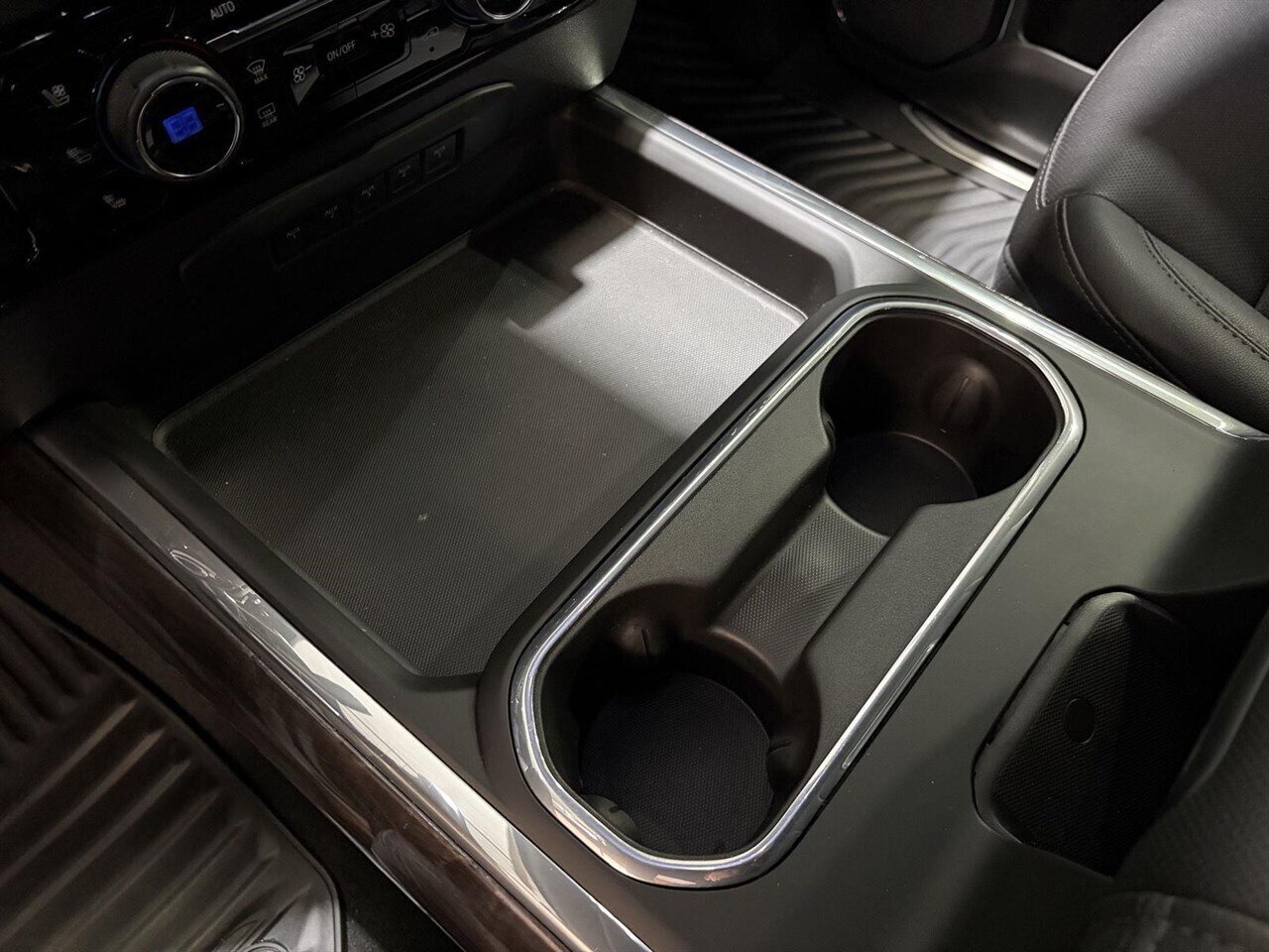 2024 Chevrolet Silverado 2500HD LTZ Level Kit - Method Wheels - Nitto Tires - Photo 20 - Victorville, CA 92392