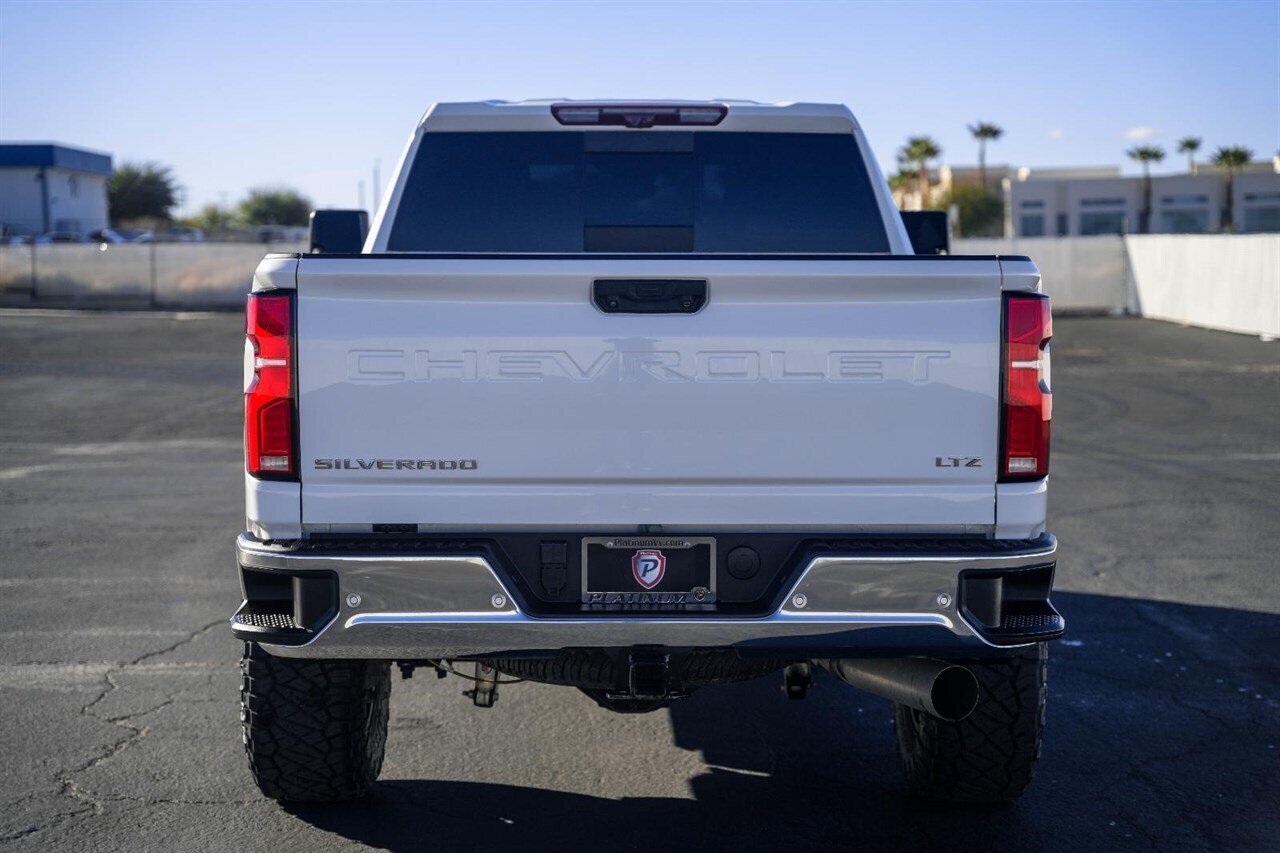 2024 Chevrolet Silverado 2500HD LTZ Level Kit - Method Wheels - Nitto Tires - Photo 5 - Victorville, CA 92392