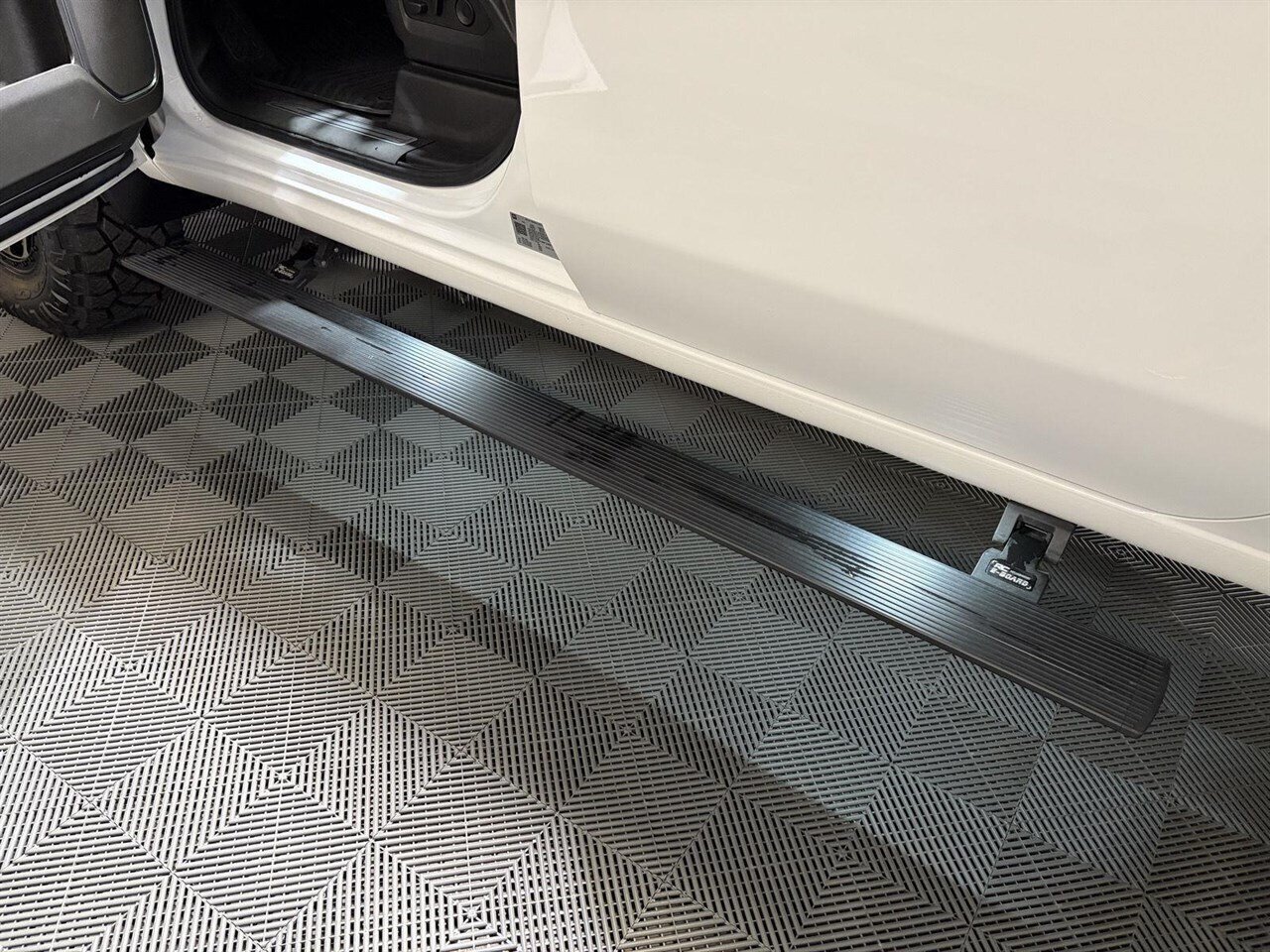 2024 Chevrolet Silverado 2500HD LTZ Level Kit - Method Wheels - Nitto Tires - Photo 14 - Victorville, CA 92392