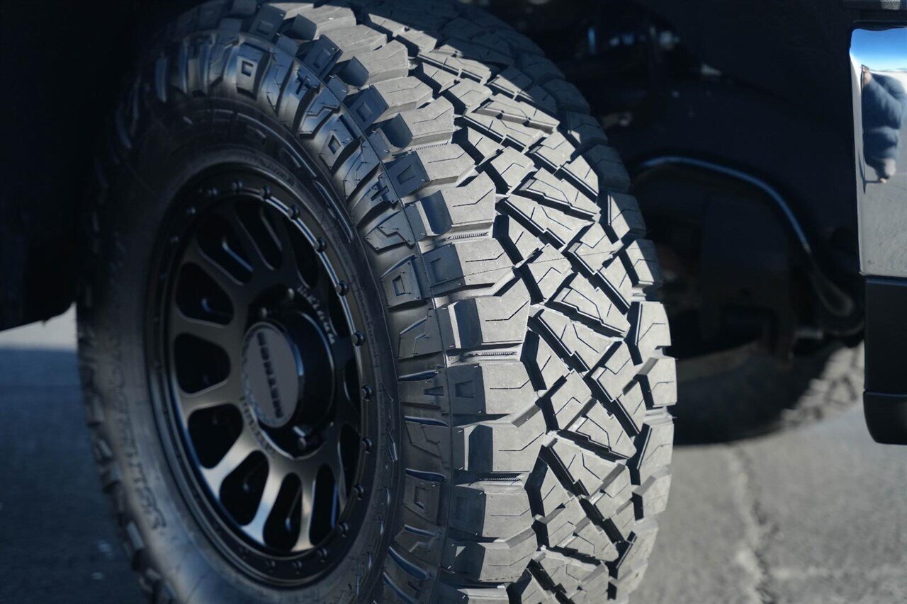 2024 Chevrolet Silverado 2500HD LTZ Level Kit - Method Wheels - Nitto Tires - Photo 12 - Victorville, CA 92392