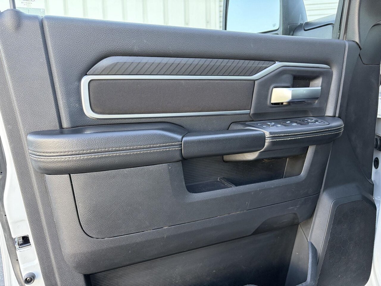 2025 RAM 2500 Big Horn   - Photo 9 - Victorville, CA 92392
