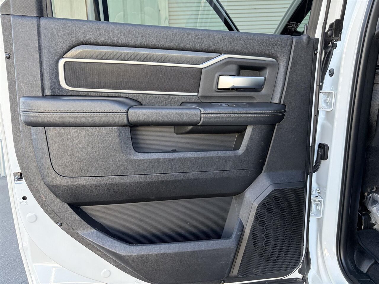 2025 RAM 2500 Big Horn   - Photo 13 - Victorville, CA 92392
