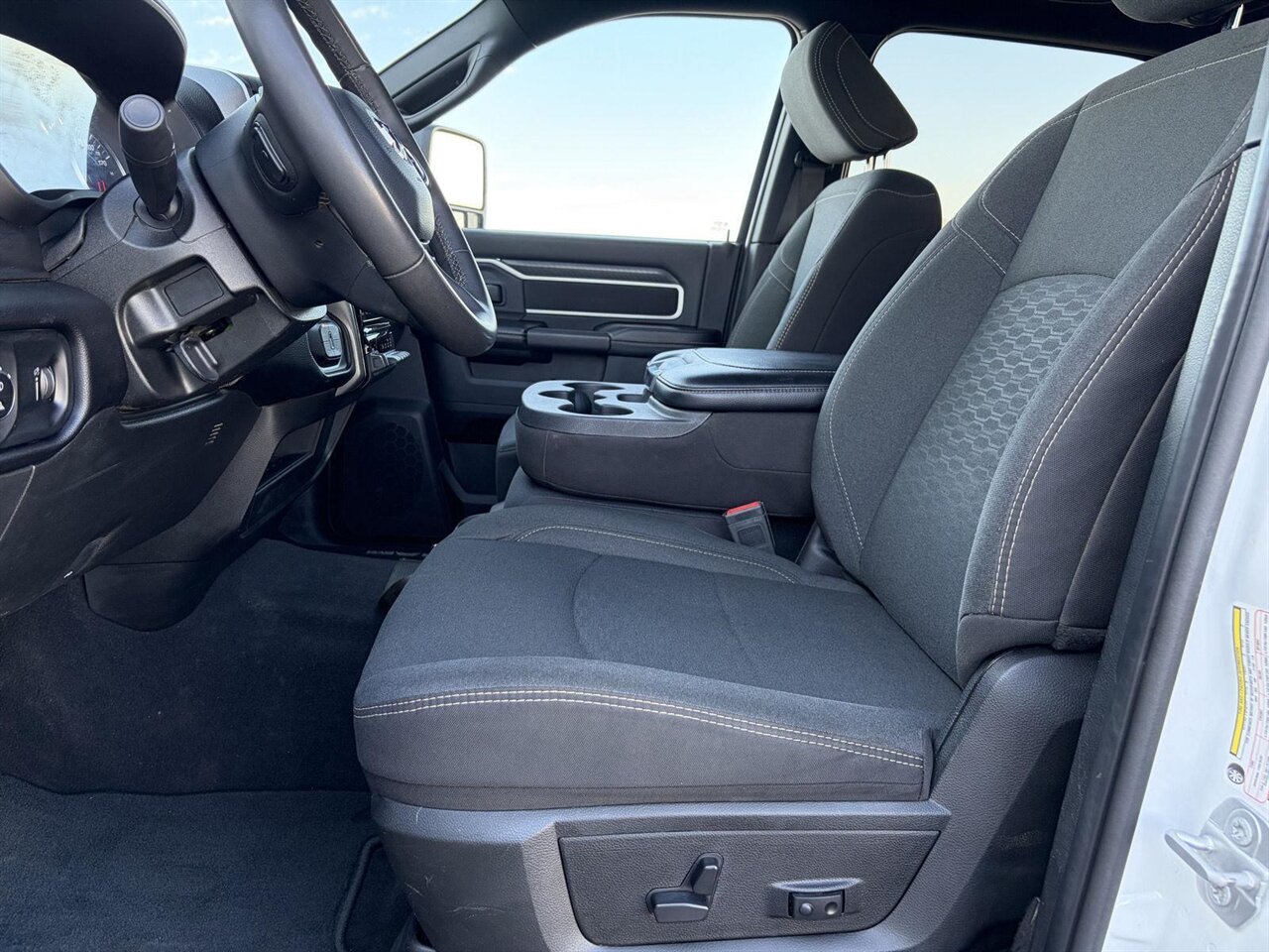 2025 RAM 2500 Big Horn   - Photo 10 - Victorville, CA 92392