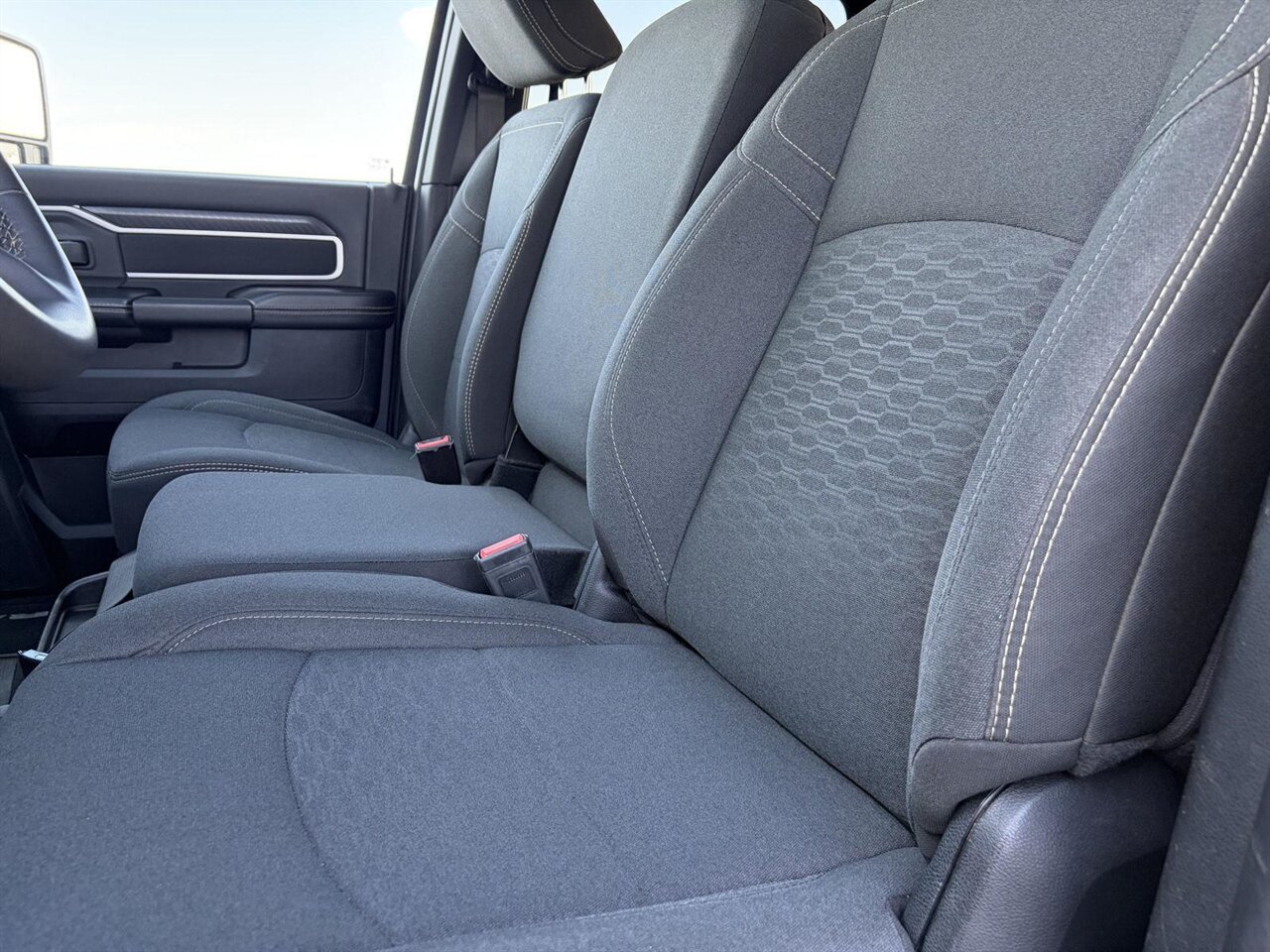 2025 RAM 2500 Big Horn   - Photo 9 - Victorville, CA 92392