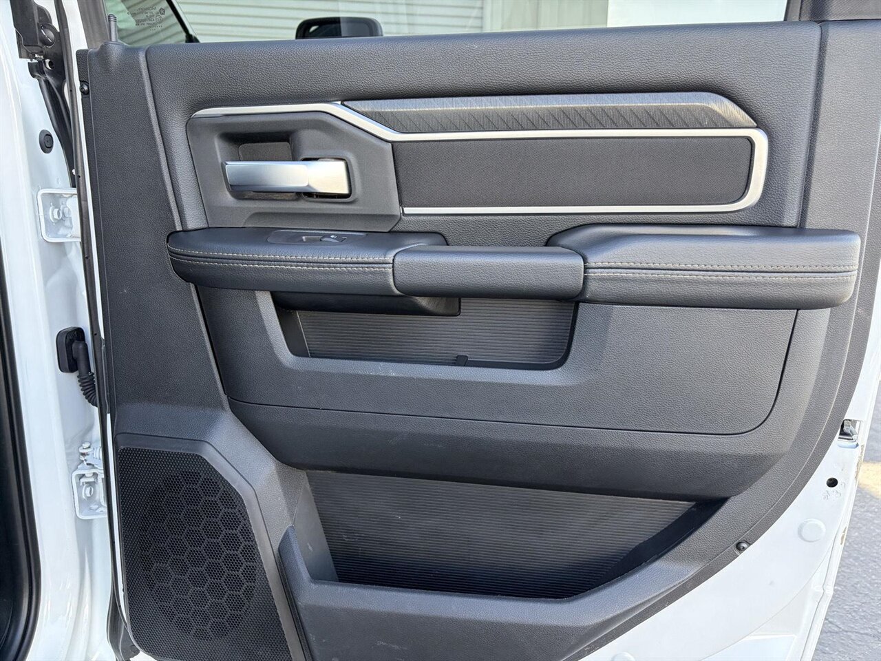 2025 RAM 2500 Big Horn   - Photo 21 - Victorville, CA 92392