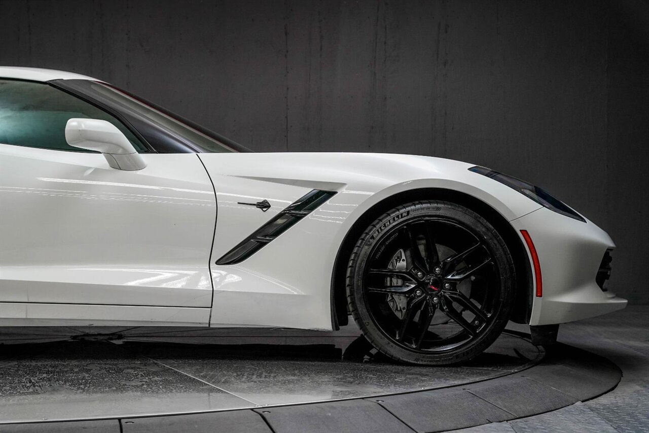 2019 Chevrolet Corvette Stingray   - Photo 7 - Victorville, CA 92392