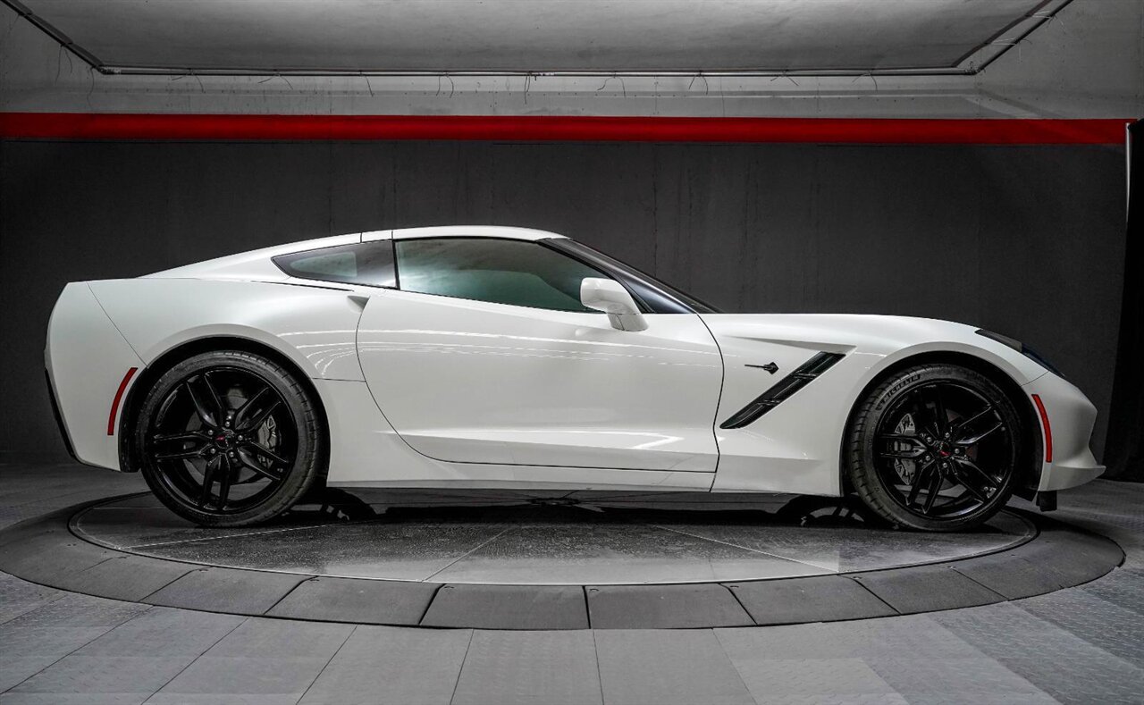 2019 Chevrolet Corvette Stingray   - Photo 5 - Victorville, CA 92392