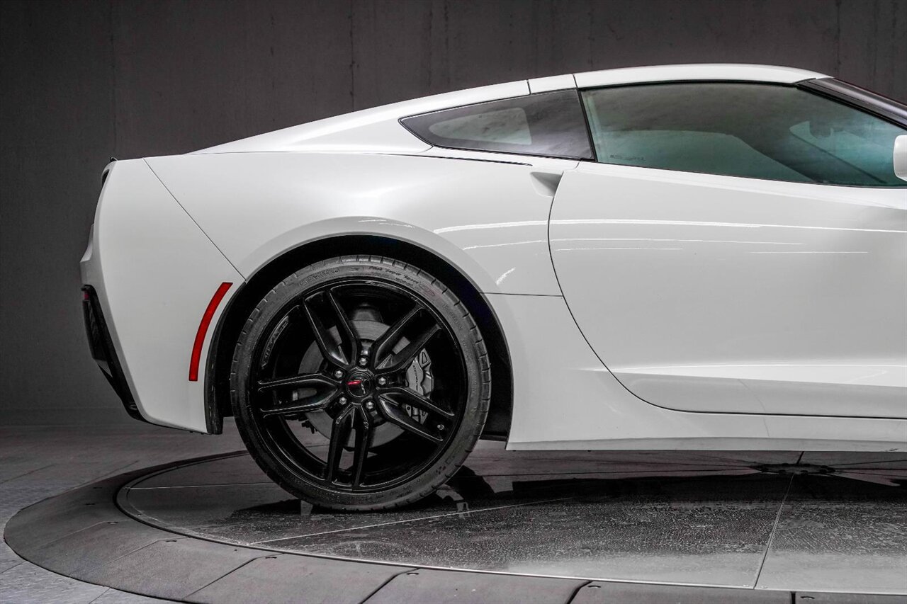 2019 Chevrolet Corvette Stingray   - Photo 8 - Victorville, CA 92392