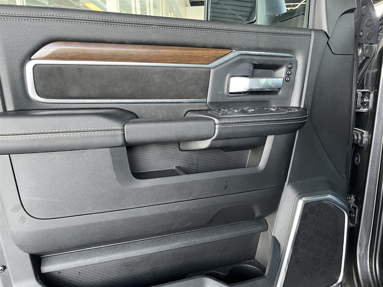 2024 RAM 2500 Laramie 4x4 Cummins Diesel | Only 155 Miles | $5,000 in Upgrades Included - Photo 15 - Victorville, CA 92392