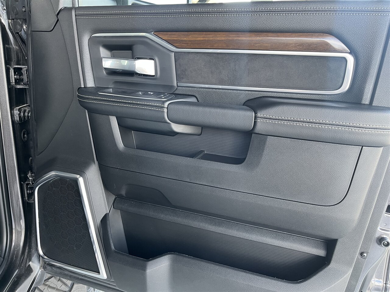 2024 RAM 2500 Laramie 4x4 Cummins Diesel | Only 155 Miles | $5,000 in Upgrades Included - Photo 33 - Victorville, CA 92392