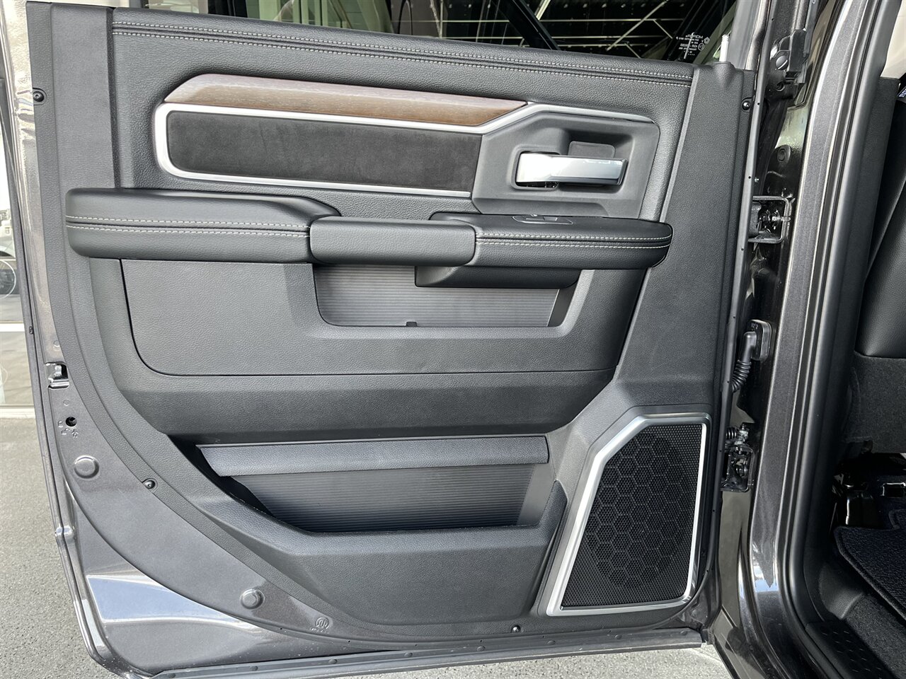 2024 RAM 2500 Laramie 4x4 Cummins Diesel | Only 155 Miles | $5,000 in Upgrades Included - Photo 26 - Victorville, CA 92392