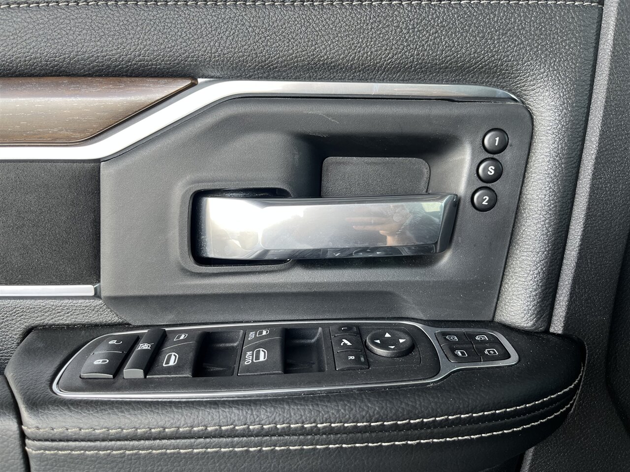 2024 RAM 2500 Laramie 4x4 Cummins Diesel | Only 155 Miles | $5,000 in Upgrades Included - Photo 14 - Victorville, CA 92392