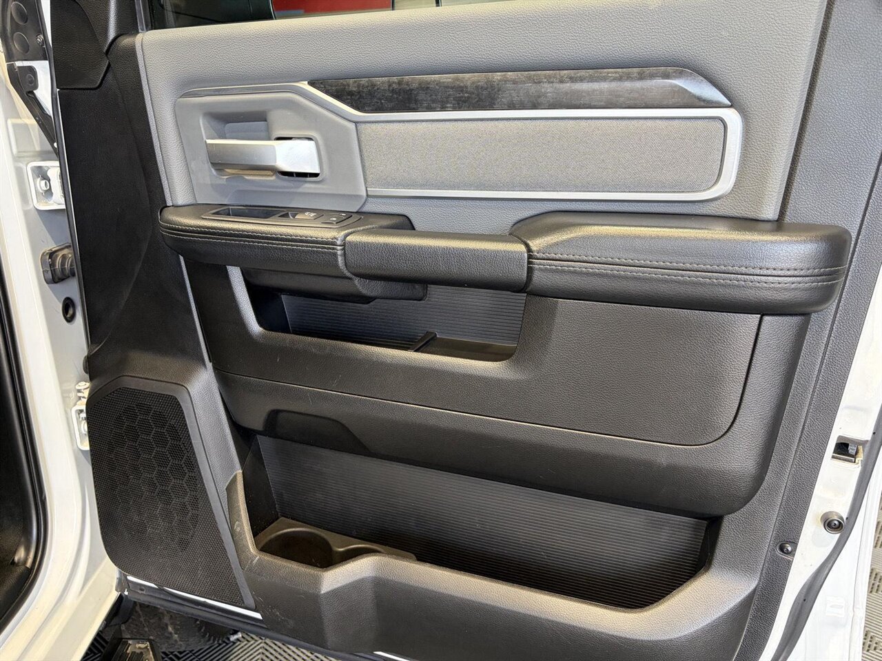 2019 RAM 2500 Big Horn  One Owner | Clean CarFax - Photo 23 - Victorville, CA 92392