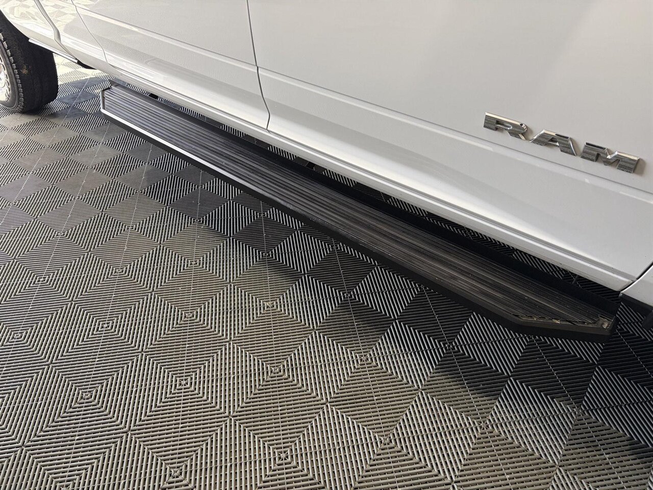 2019 RAM 2500 Big Horn  One Owner | Clean CarFax - Photo 24 - Victorville, CA 92392